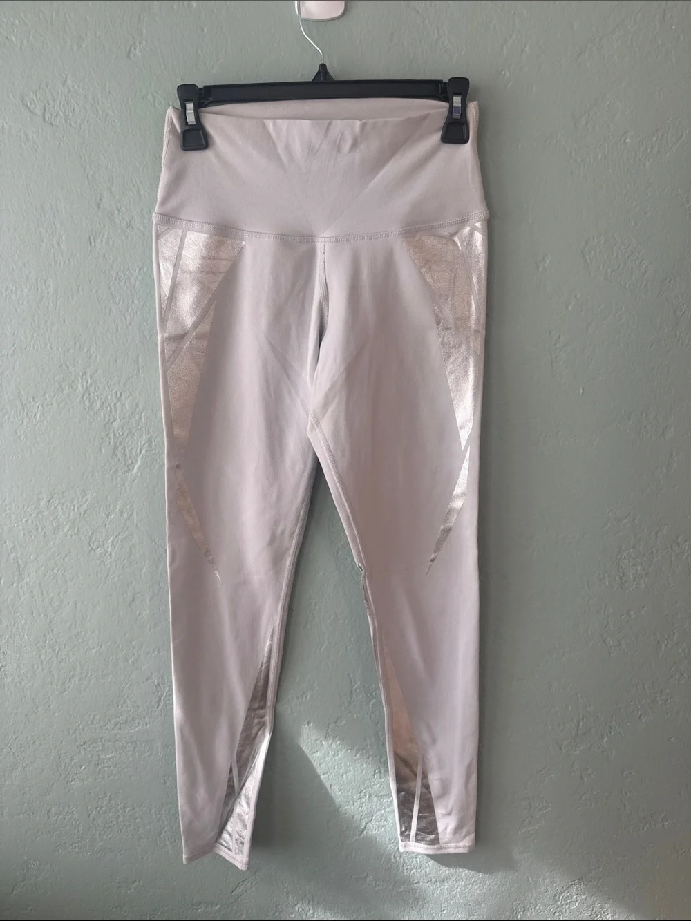 ALO Yoga Grey Leggings with Metallic Silver Accents